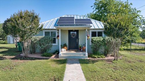 209 E Houston St, Llano, TX, 78643-1319 | Card Image