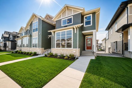 1075 Bayview Cres Sw, Townhouse with 3 bedrooms, 3 bathrooms and 1 parking in Airdrie AB | Card Image