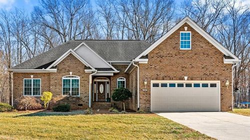 737 Sandy Cross Rd, Reidsville, NC, 27320-7822 | Card Image