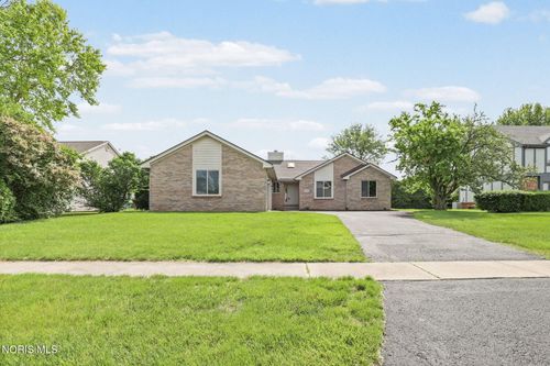 1705 Henthorne Dr, Maumee, OH, 43537-1354 | Card Image
