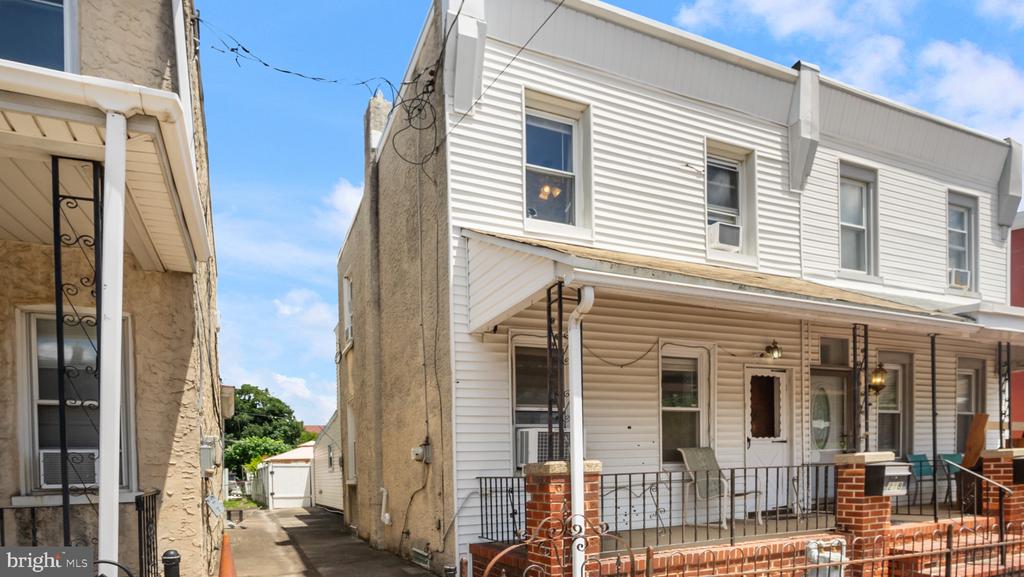 Thurlow St, Chester, PA 19013
