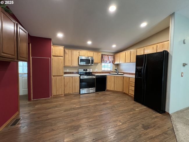 32415 E Loop Rd, House other with 3 bedrooms, 2 bathrooms and null parking in Hermiston OR | Image 18