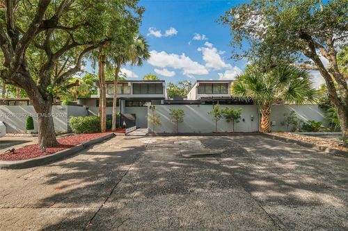 6402 Windmill Gate Rd, Miami Lakes, FL, 33014-6042 | Card Image