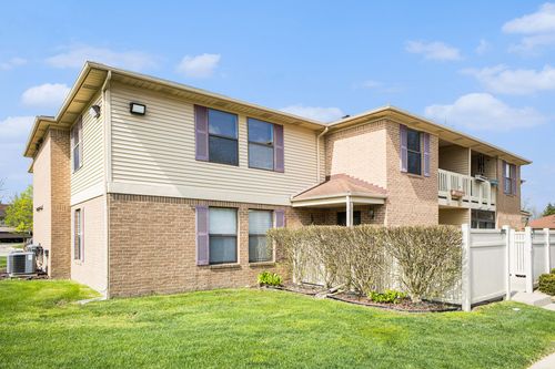 61144 Greenwood Dr, South Lyon, MI, 48178-1700 | Card Image