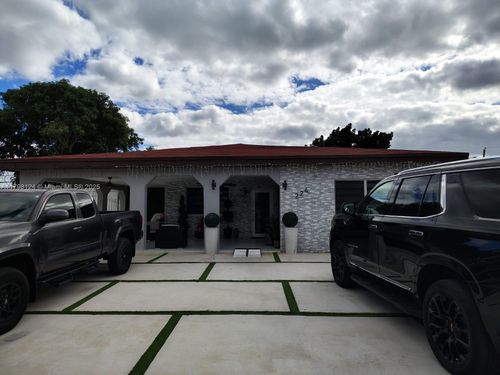 224 E 42nd St, Hialeah, FL, 33013-2246 | Card Image