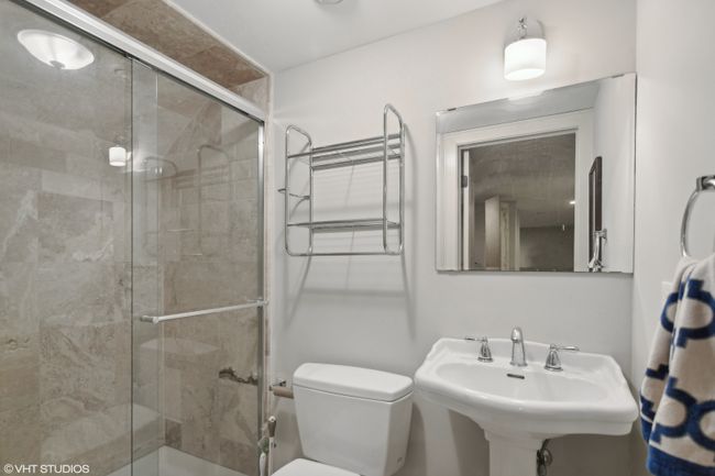 Attic full bath | Image 23