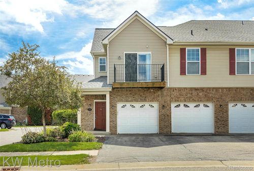 10130 Ridge Run St, Howell, MI, 48855-6323 | Card Image