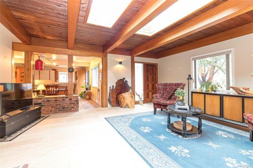 8050 Rae-Leigh Pl, Saanichton, BC, V8M1S2 | Card Image