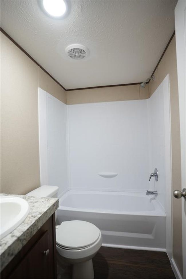 303 W Lone Oak Rd, House other with 3 bedrooms, 2 bathrooms and null parking in Onalaska TX | Image 11