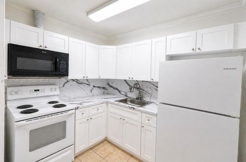 4-7190 W 11th Ct, Hialeah, FL, 33014-4620 | Card Image