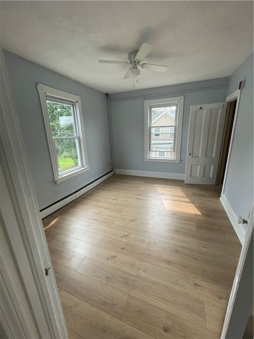 b-96 Warner St, Newport, RI, 02840-2138 | Card Image