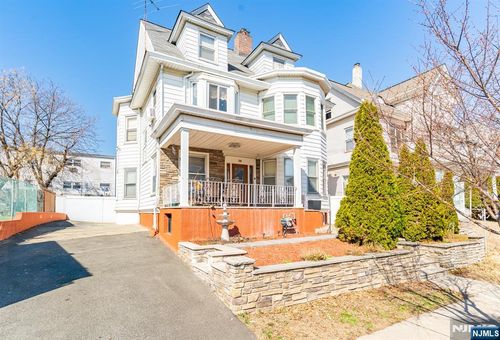 328 E 30th St, Paterson, NJ, 07504-1822 | Card Image