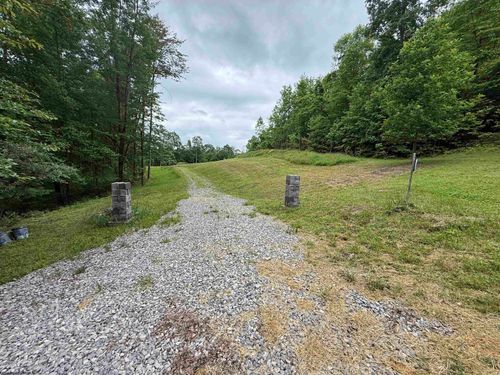 515 Deerbrook Ln, Belington, WV, 26250-9316 | Card Image