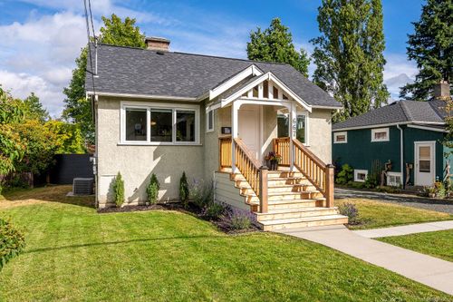 667 11th St, Courtenay, BC, V9N1S9 | Card Image