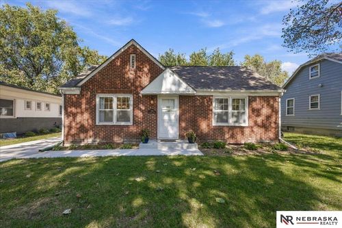 3744 Everett St, Lincoln, NE, 68506-1017 | Card Image