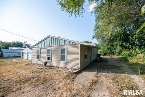 1517 Hillview Dr, Pekin, IL, 61554-6032 | Card Image