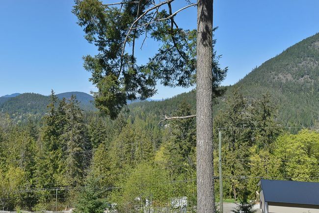 5280 Cecil Hill Rd, House other with 3 bedrooms, 2 bathrooms and 4 parking in Madeira Park BC | Image 7