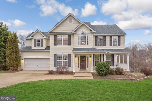 8439 Den Cir, KING GEORGE, VA, 22485-3566 | Card Image