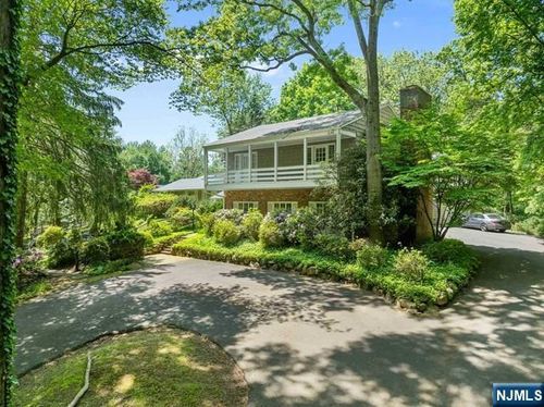 3 Lambs Ln, Cresskill, NJ, 07626-2249 | Card Image