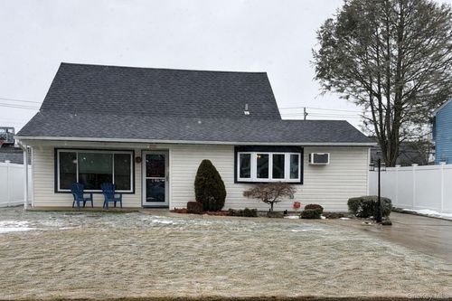 232 Old Farm Rd, Levittown, NY, 11756-2900 | Card Image