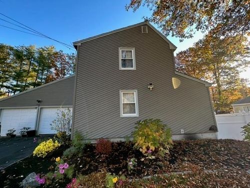 7 Bradford St, Nashua, NH, 03063-1107 | Card Image