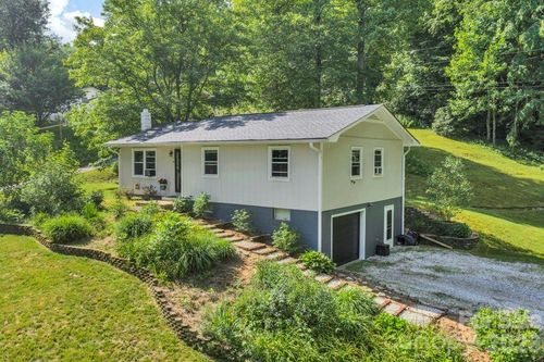 644 Valley Rd, Spruce Pine, NC, 28777-8823 | Card Image