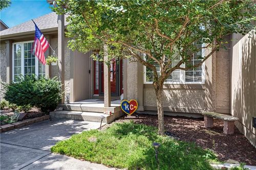 826 Trailway Dr, Raymore, MO, 64083-8182 | Card Image