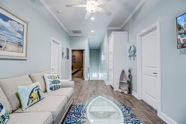Upstairs living | Image 19