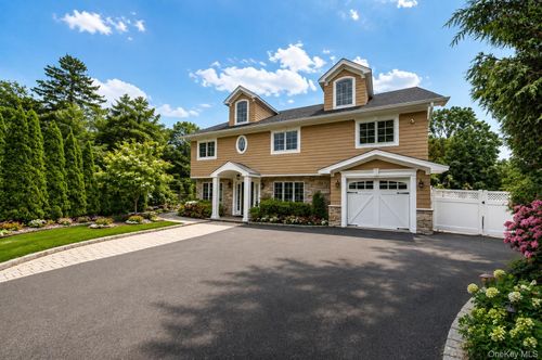70 Nursery St, Locust Valley, NY, 11560-1826 | Card Image