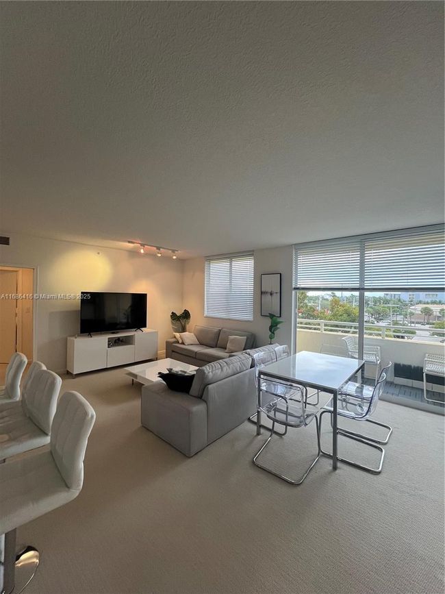 APT-414 - 2775 Ne 187 Th St, Condo with 3 bedrooms, 2 bathrooms and null parking in Aventura FL | Image 8