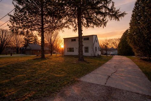 5439 S Egofske Road, New Berlin, WI, 53146 | Card Image