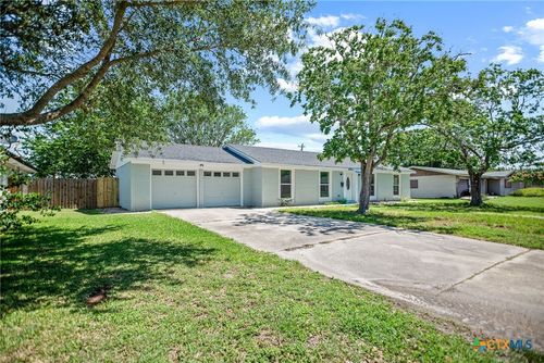210 Travis St, Port Lavaca, TX, 77979-2646 | Card Image