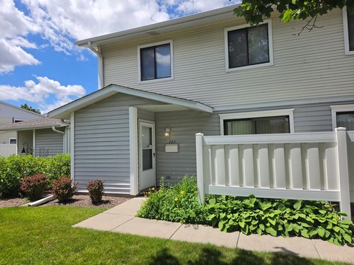 727 Whitesail Dr, Schaumburg, IL, 60194-3633 | Card Image