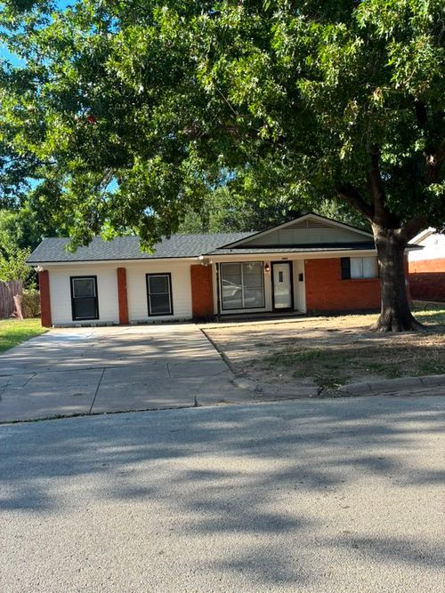 4809 Melinda Dr, Forest Hill, TX, 76119-7532 | Card Image