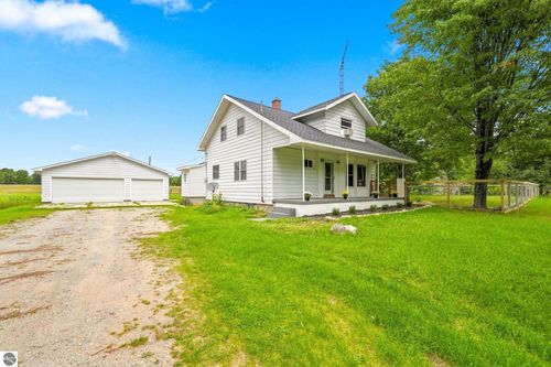 3433 E 46 Rd, Cadillac, MI, 49601-9318 | Card Image