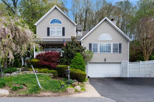 14 Fairview Ln, Oyster Bay, NY, 11771-2707 | Card Image