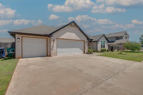 11017 Sw 32nd St, Yukon, OK, 73099-3130 | Card Image