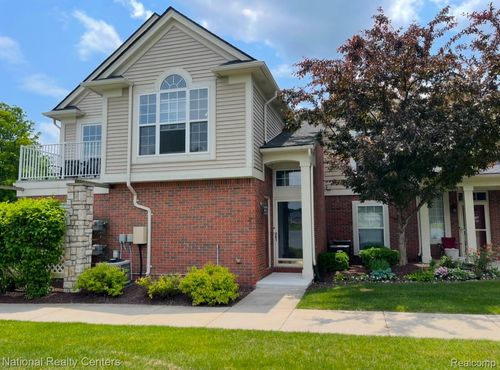 28209 Oakmonte Cir E, New Hudson, MI, 48165-8002 | Card Image