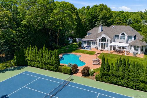 19 Cedarfield Ln, Westhampton, NY, 11977-1234 | Card Image