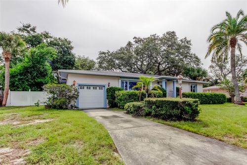 105 Harbor View Ln, Belleair Bluffs, FL, 33770-2656 | Card Image