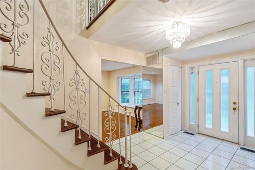 4 Pembury Ct, Huntingtn Sta, NY, 11747-3303 | Card Image