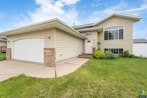 7409 W 51st St Street, Sioux Falls, SD, 57106-7644 | Card Image