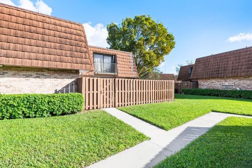 0-4093 Forest Hill Dr, Hollywood, FL, 33026-1138 | Card Image