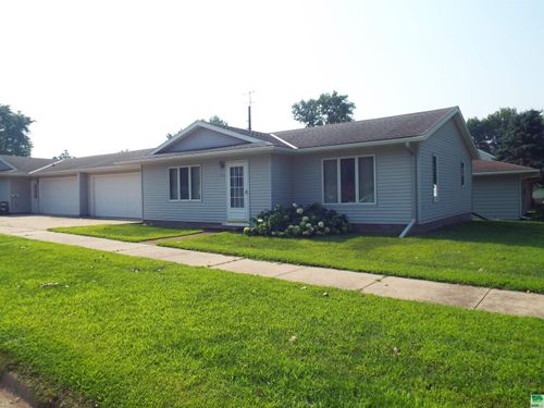 303 7th St, Sibley, IA, 51249-1600 | Card Image