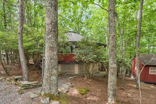 825 Pine Ridge Rd, Beech Mountain, NC, 28604-8155 | Card Image