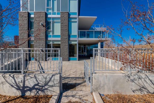 102 - 88 Waterfront Mews Sw, Home with 3 bedrooms, 3 bathrooms and 2 parking in Calgary AB | Image 3