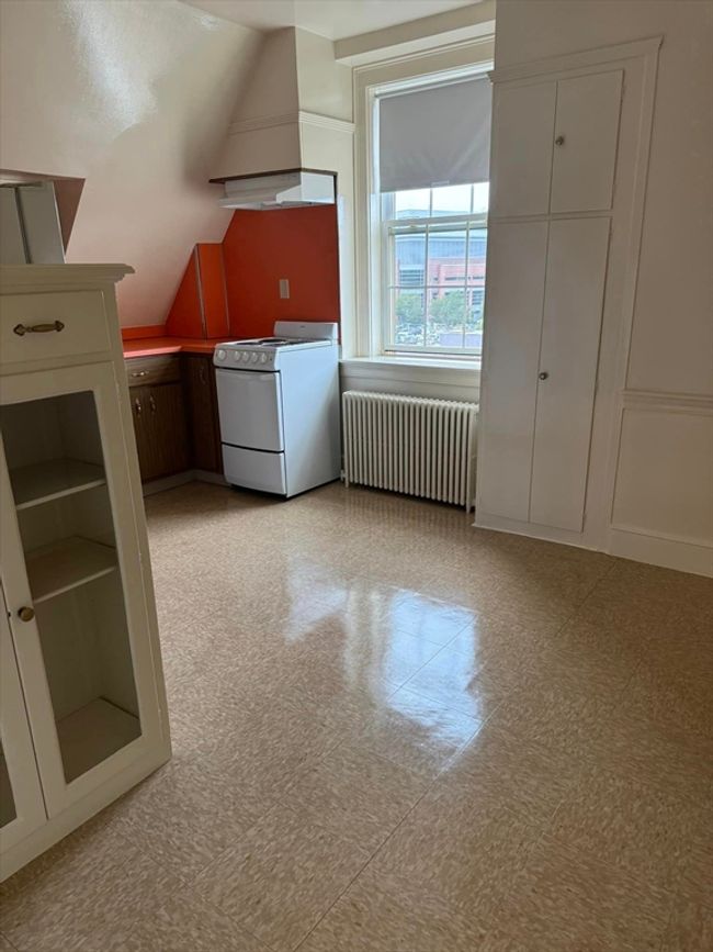 APT-8 - 4 Columbian St, Condo with 2 bedrooms, 1 bathrooms and 2 parking in Weymouth MA | Image 6