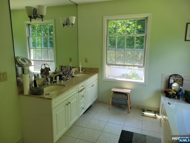 243 Paramus Rd, House other with 5 bedrooms, 3 bathrooms and null parking in Paramus NJ | Image 7