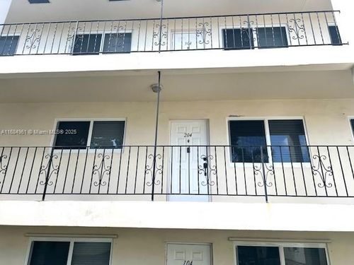 apt-204-2210 Taylor St, Hollywood, FL, 33020-4452 | Card Image