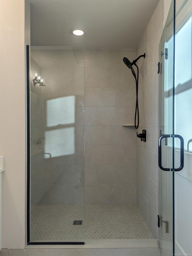 Owner's Bath | Image 33